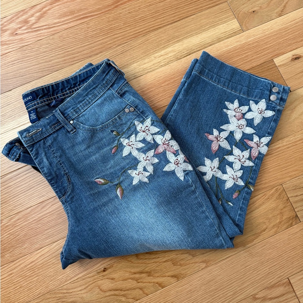 Bandolino Mandie Capri Blue Jeans with Floral Embroidery